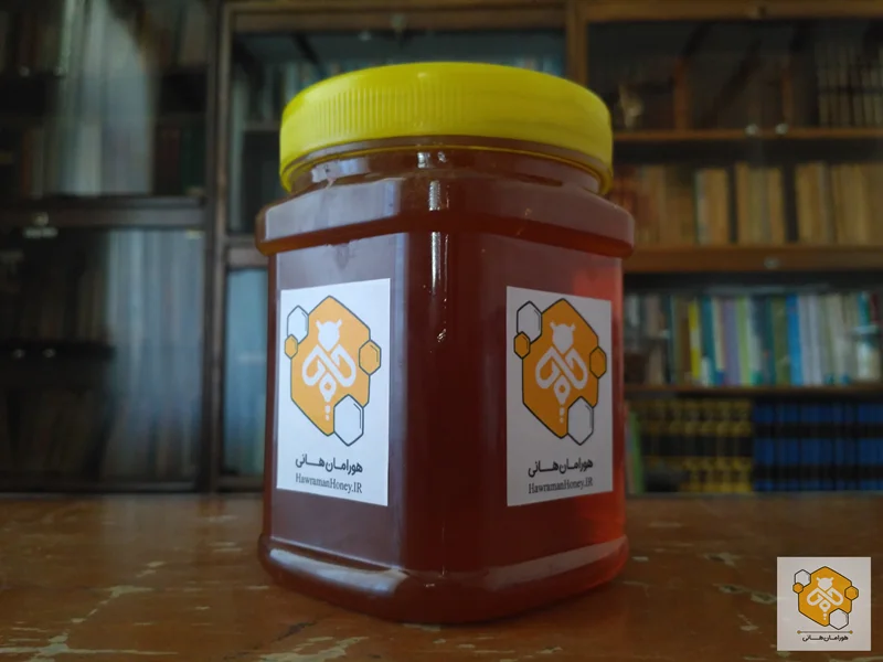 بسته‌بندی عسل تازه‌برداشت‌شدۀ هورامان‌هانی