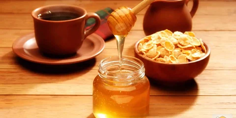 دربارۀ عسل تغذیه‌ای (شکری) بیشتر بدانیم!